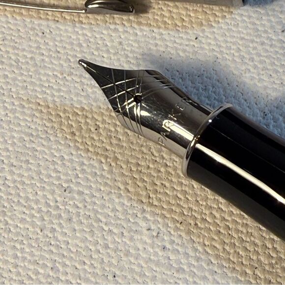 Parker Sonnet Essentials Fountain Pen, silver Orange Lacquer with Palladium Trim - Picture 6 of 10